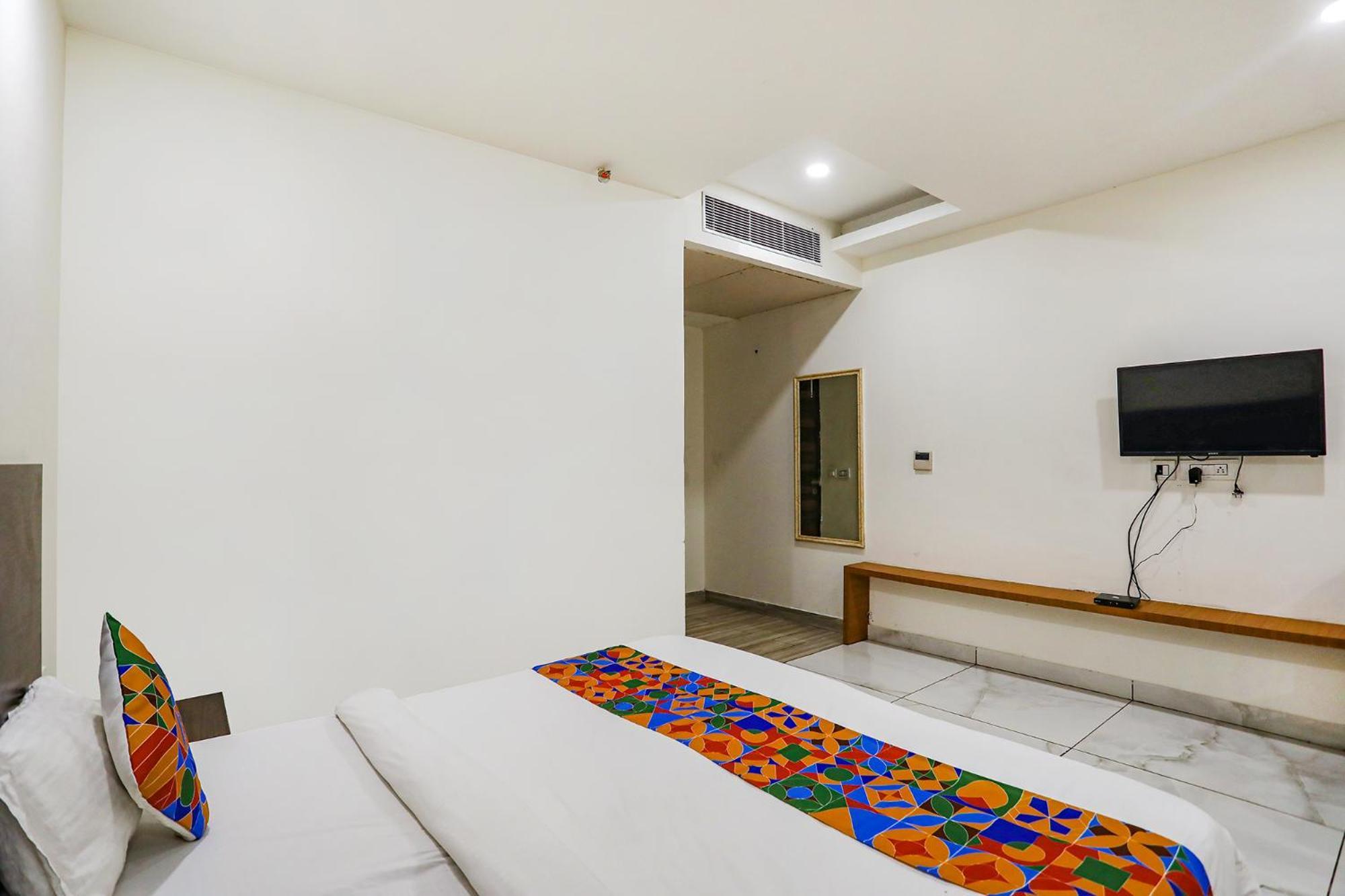 Fabhotel Kinsfolk Ghaziabad Exterior photo