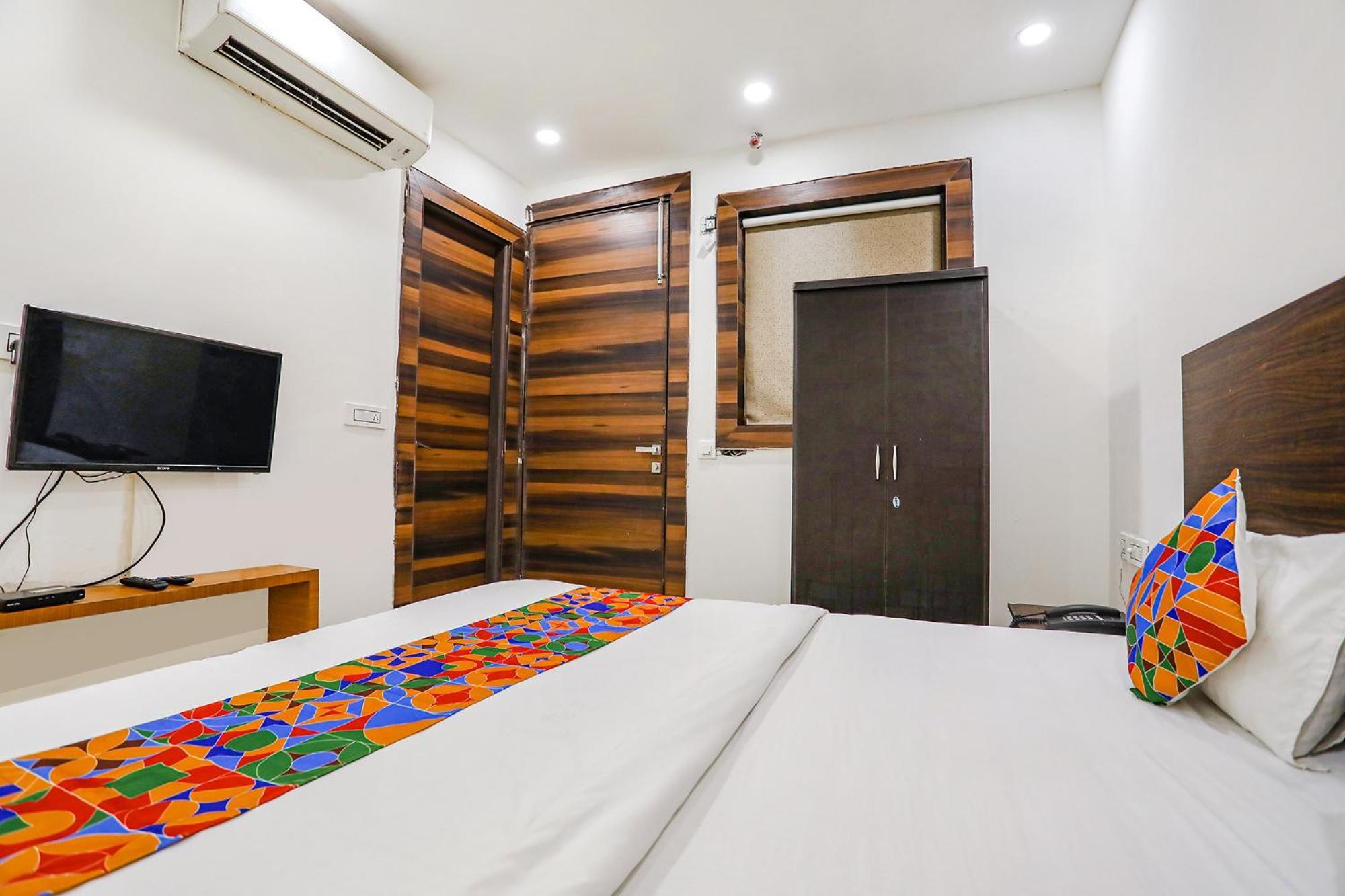 Fabhotel Kinsfolk Ghaziabad Exterior photo