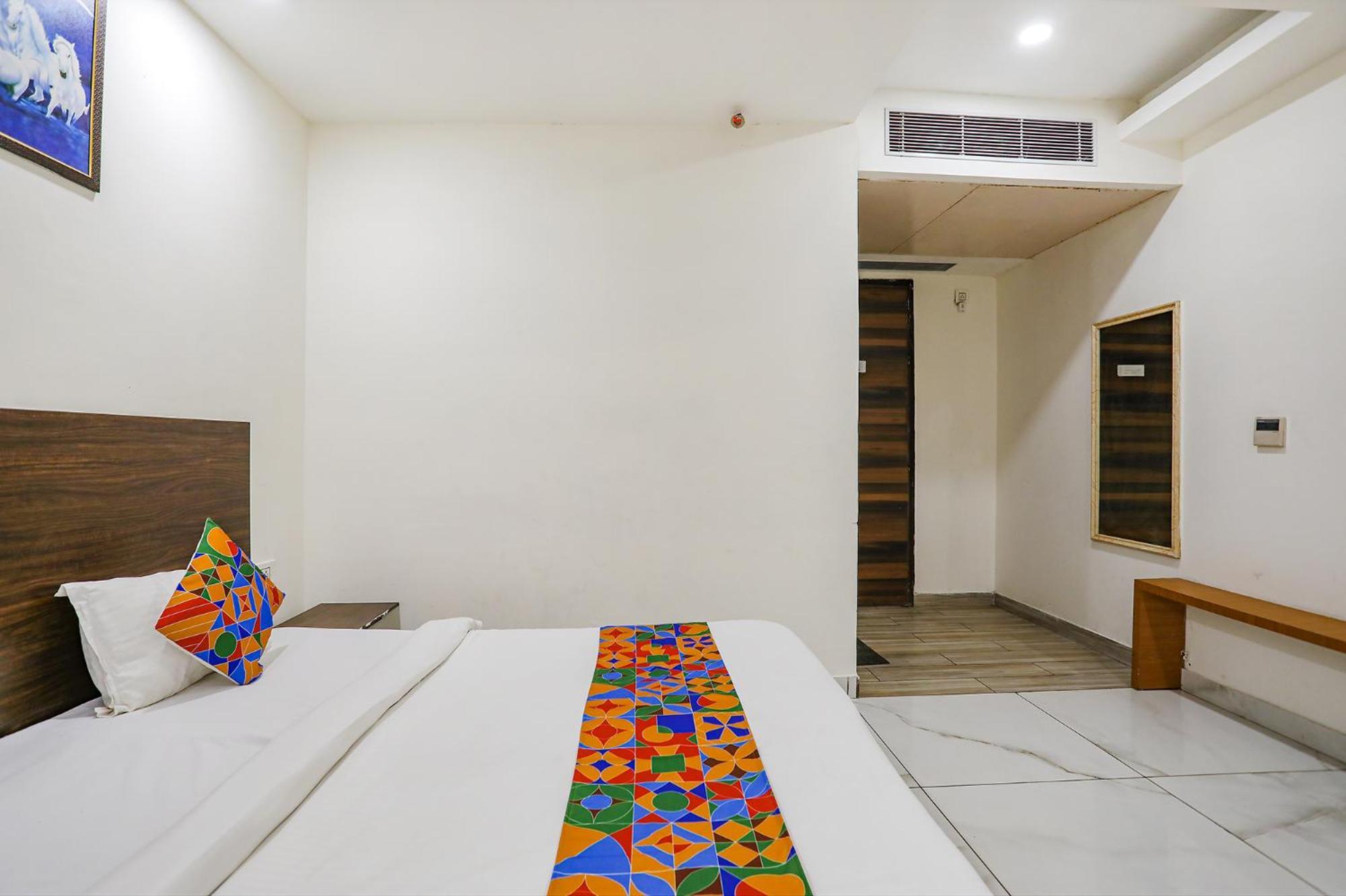 Fabhotel Kinsfolk Ghaziabad Exterior photo